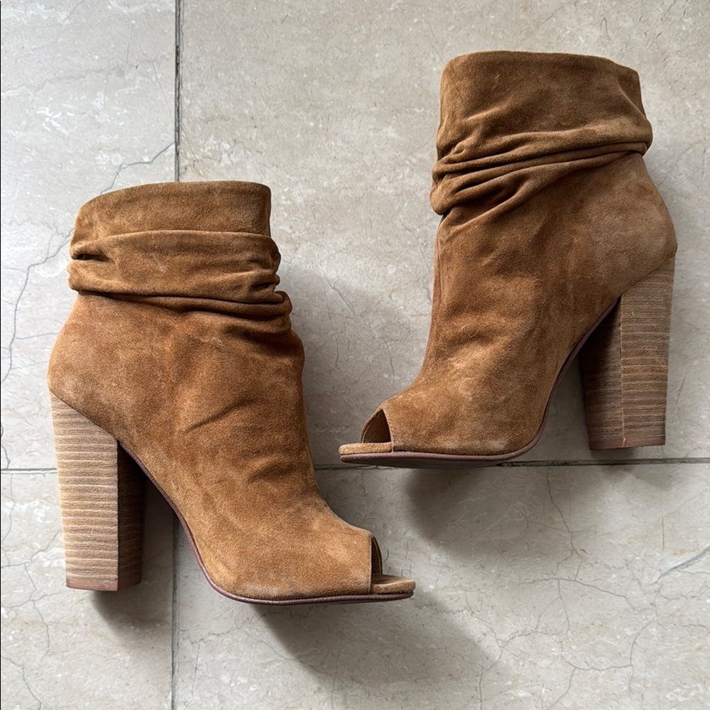 Women's Tan Suede Ankle Boots CHINESE LAUNDRY !!!